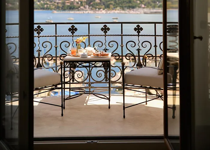 The Woodward - Auberge Collection